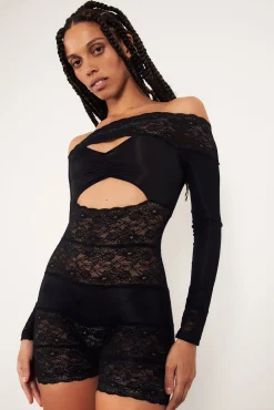 Davina Sleeved Romper Lace Raven Black<Poster Girl New