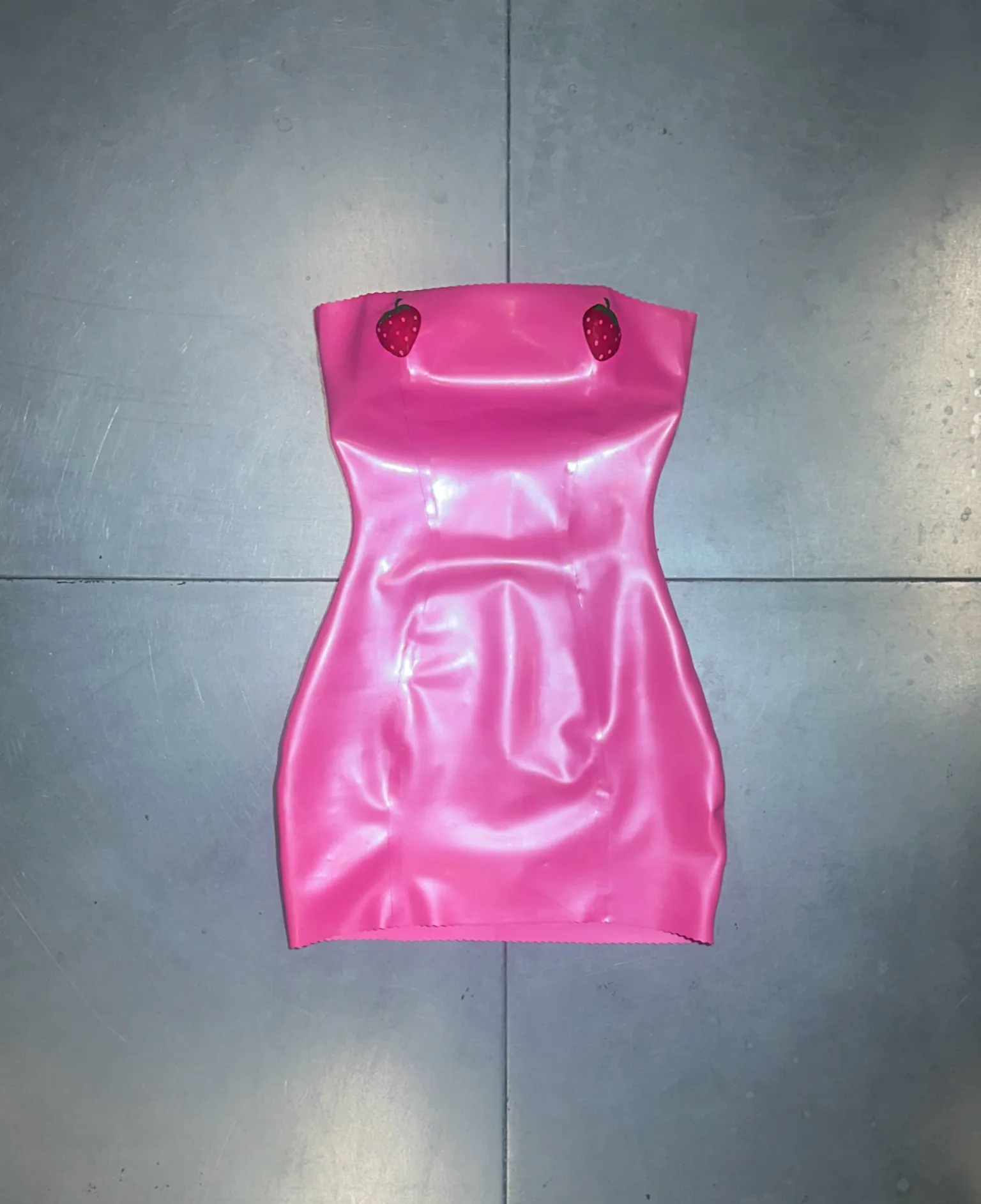 STRAWB BANDEAU DRESS<Poster Girl Hot
