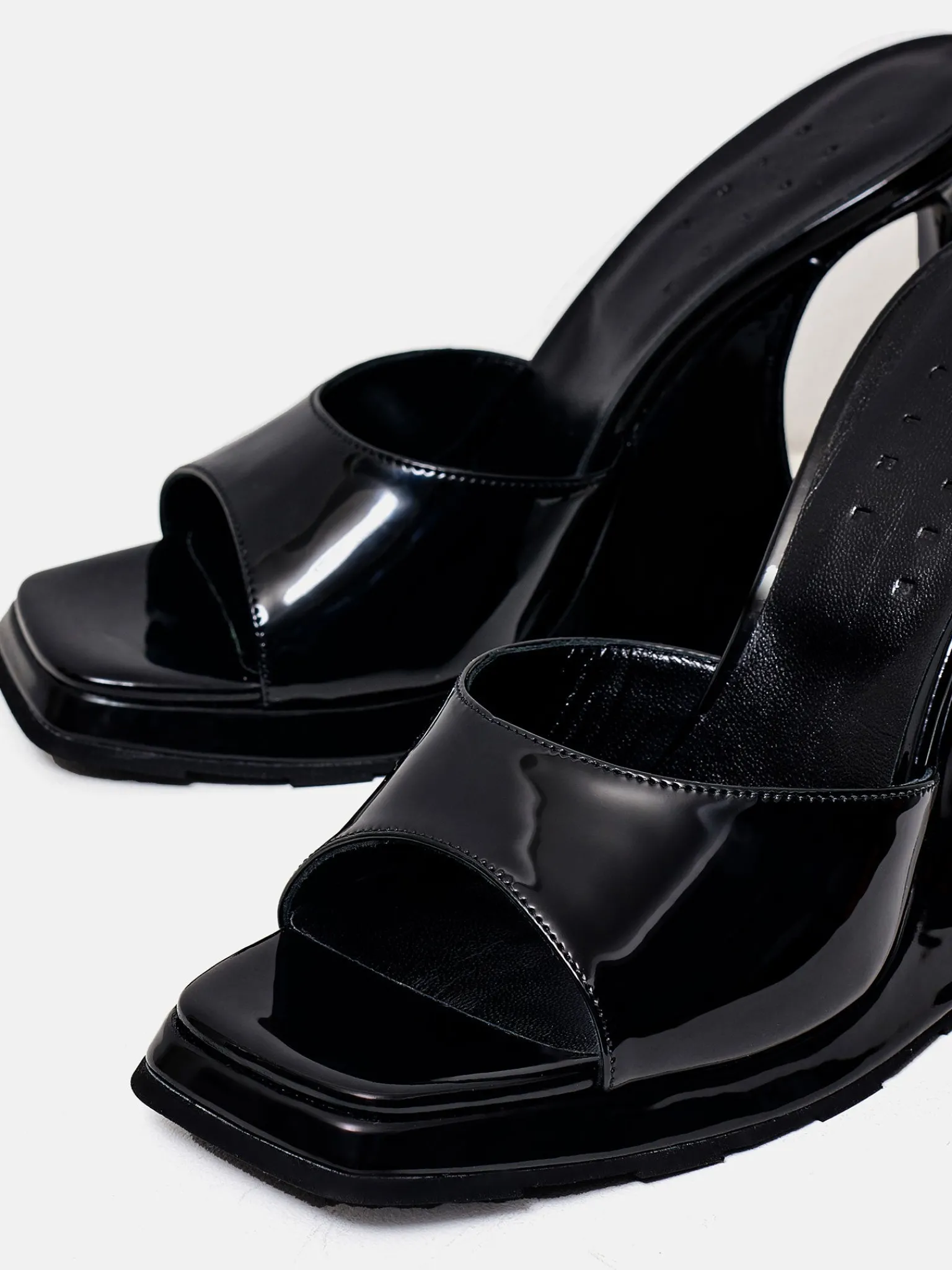Ursula Mules Patent Leather<Poster Girl